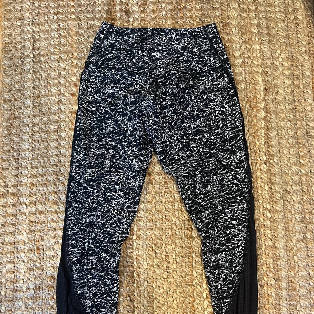 LULULEMON ATHLETICA MARBLED DETAILED LEGGINGS